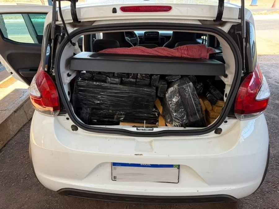 Momento da abordagem em frente a UOP da PRF - Foto: Jornal da Nova