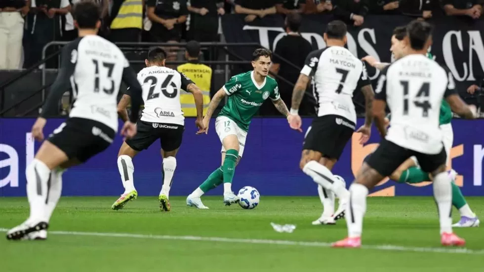 O jogador Khellven, do Palmeiras, em jogo contra a equipe do Corinthians, na Neo Química Arena. (Foto: Cesar Greco/Palmeiras)