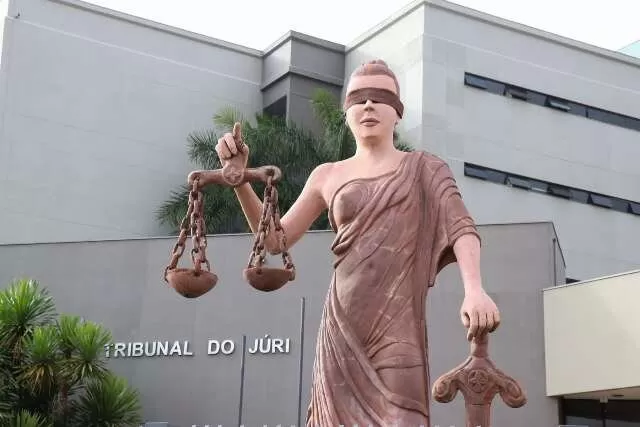 Fachada do Fórum de Campo Grande, com a deusa da Justiça (Foto: Arquivo)