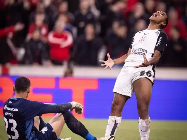 Gui Negão comemora vitória na Neo Química Arena. (Foto: Rodrigo Coca/Corinthians)