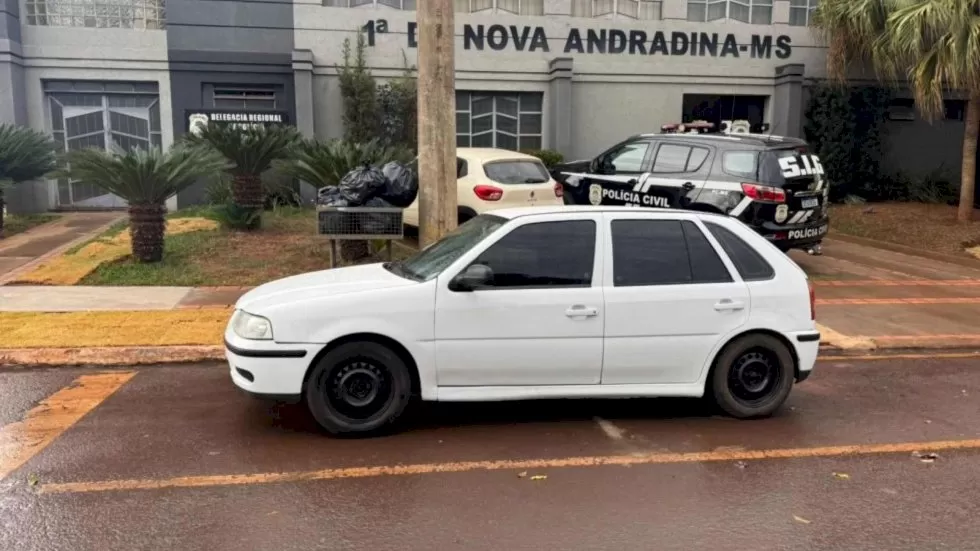 Carro que estava com um dos suspeitos. (Reprodução: Jornal da Nova)