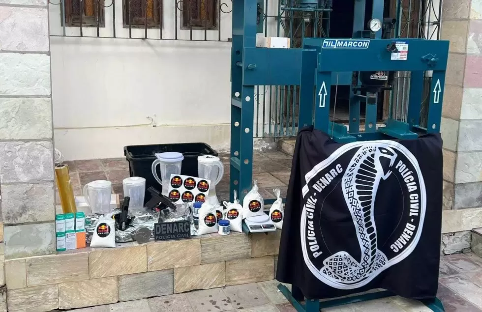 Material apreendido em laboratório de refino de cocaína na Bahia (Foto: Divulgação | PCBA)