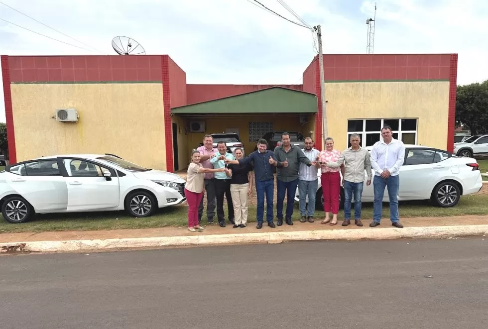 Entrega de dois veículos para a saúde de Novo Horizonte do Sul - Foto: Ivinoticias