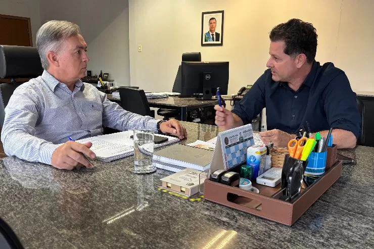 Renato Câmara em reunião com o secretário Antônio Carlos Videira, quando apresentou novas demandas da segurança pública para Dourados