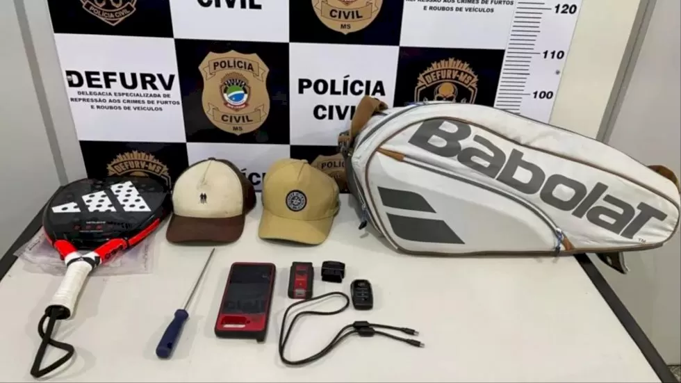 Materiais encontrados com os integrantes da quadrilha (Foto: Divulgação Polícia Civil)