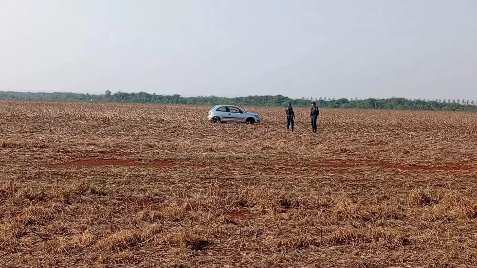 Polícia militar e corpo de bombeiros foram ao local (Foto: Reprodução, Leandro Holsbac)