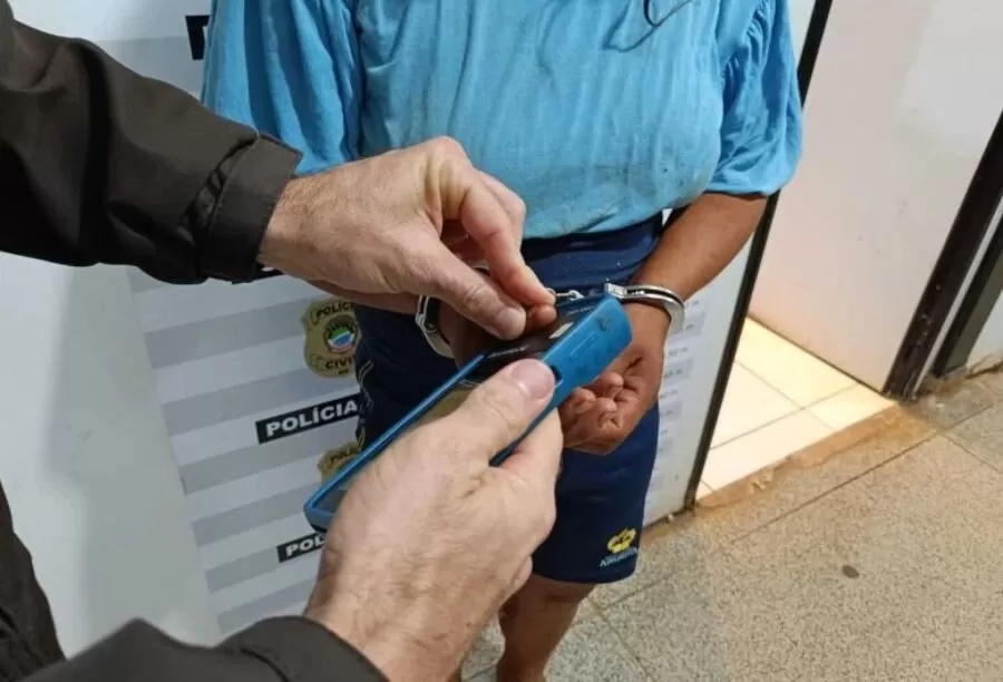 Mãe é presa por maus-tratos após ser flagrada embriagada com filhos em via pública em Dourados - Foto: Osvaldo Duarte/Dourados News