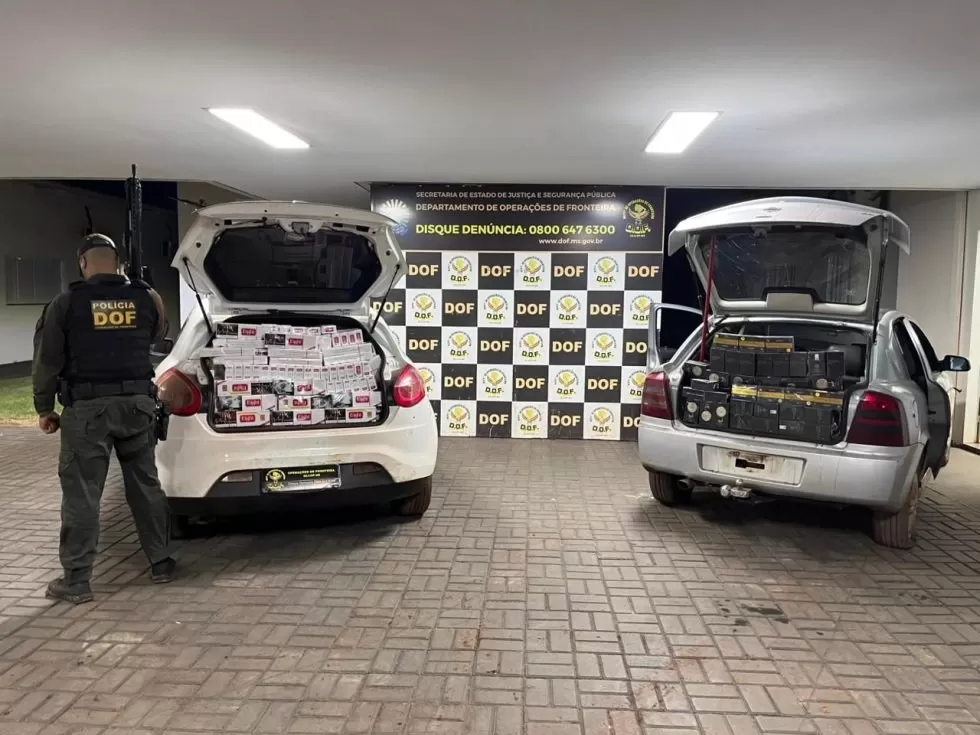 Veículos apreendidos com cigarros - Foto: DOF/Divulgação