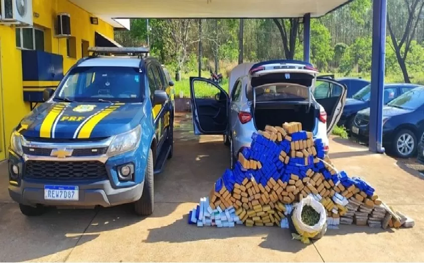Veículo apreendido com droga - Foto: PRF/Divulgação