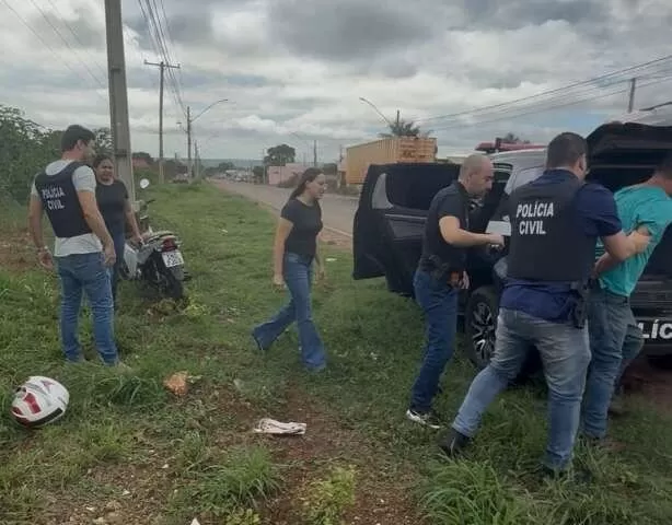 Momento em que o homem foi preso pela Polícia Civil de Três Lagoas (Foto: Divulgação/PCMS)