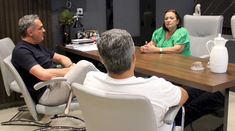 Prefeita Cileide com Alexandre e Milton Cézar, representantes do Laticínios Maná – Fotos: Robert Dias