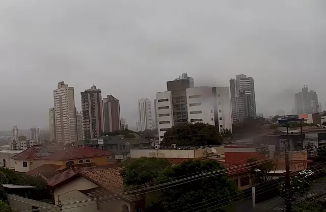 Capital amanheceu nesta terça-feira com chuva leve (Foto: Direto das Ruas)
