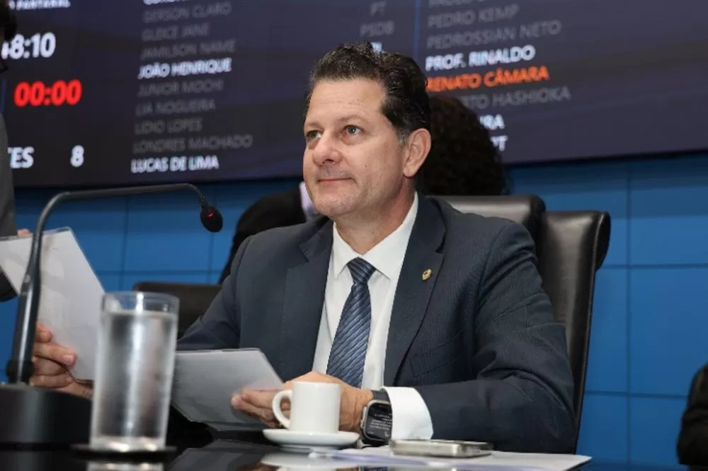 Renato Câmara, vice-presidente da Assembleia, apresenta a indicação que pretende levar robótica e tecnologia à rotina da Escola Presidente Vargas.