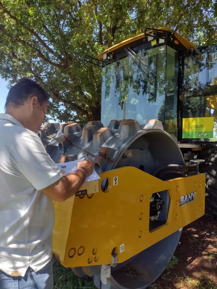 Rolo compressor turbina frota de Vicentina e prefeito destaca parcerias