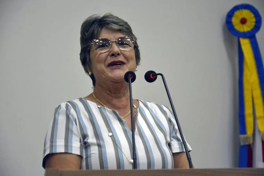 Vice-prefeita Delma Ponciano Ferrari destaca legado do Padre José Luiz em homenagem na Câmara