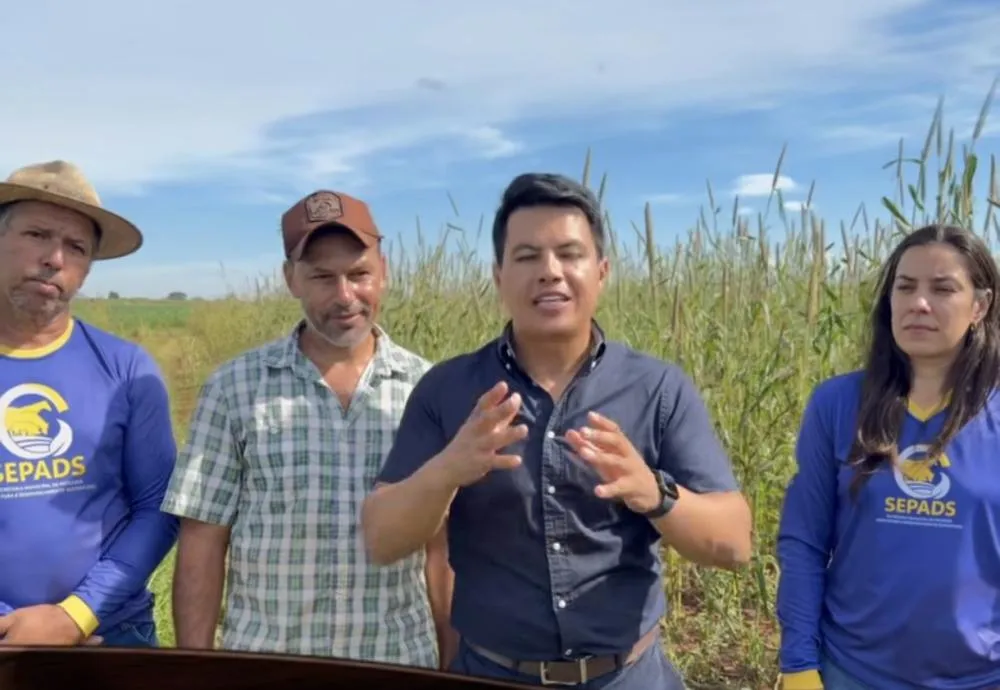 Prefeito Júlio Buguelo destaca investimento e agricultor comemora incentivo à produção em Glória de Dourados