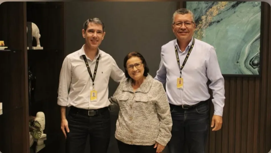 Prefeita Cileide Cabral recebe representantes dos Correios em Jateí para discutir melhorias nos serviços