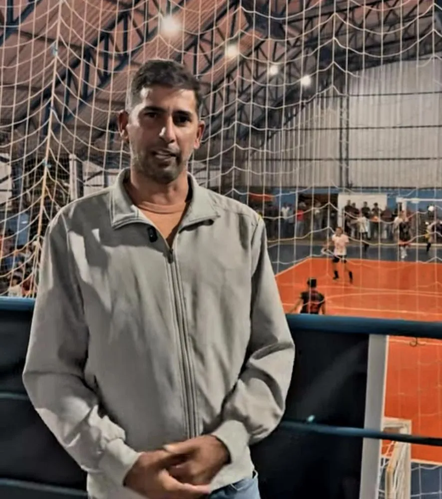 Presidente da Câmara, Robinho, destaca compromisso com o esporte durante final da Taça Fogueira de Futsal em Nova Esperança